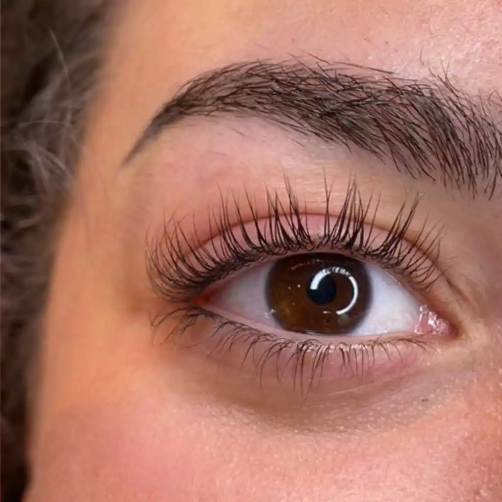 Résultat après extension de cils Rehaussement de cils et Lash Botox à Paris chez Essen'Cils