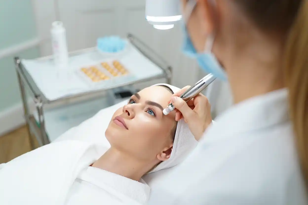 Soin microneedling by Clinicare à Paris 19